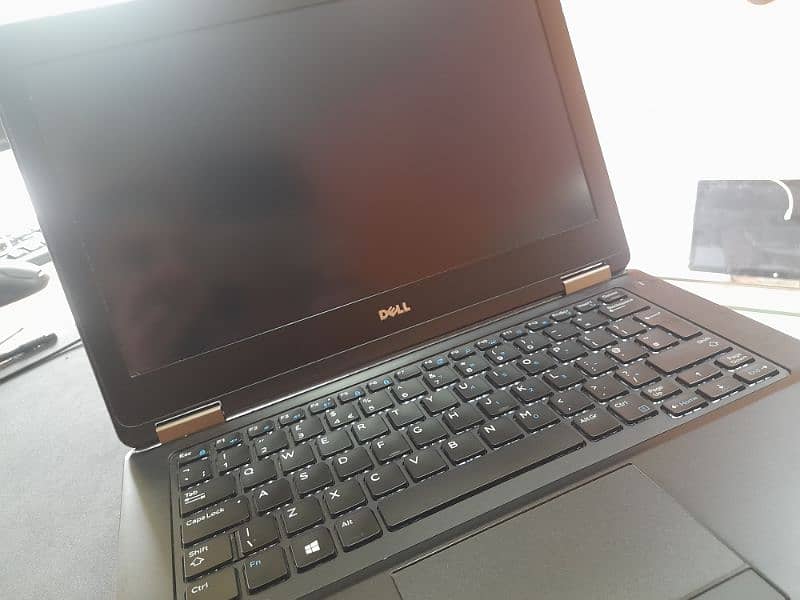 Dell E5270 core i5 6th gen 11