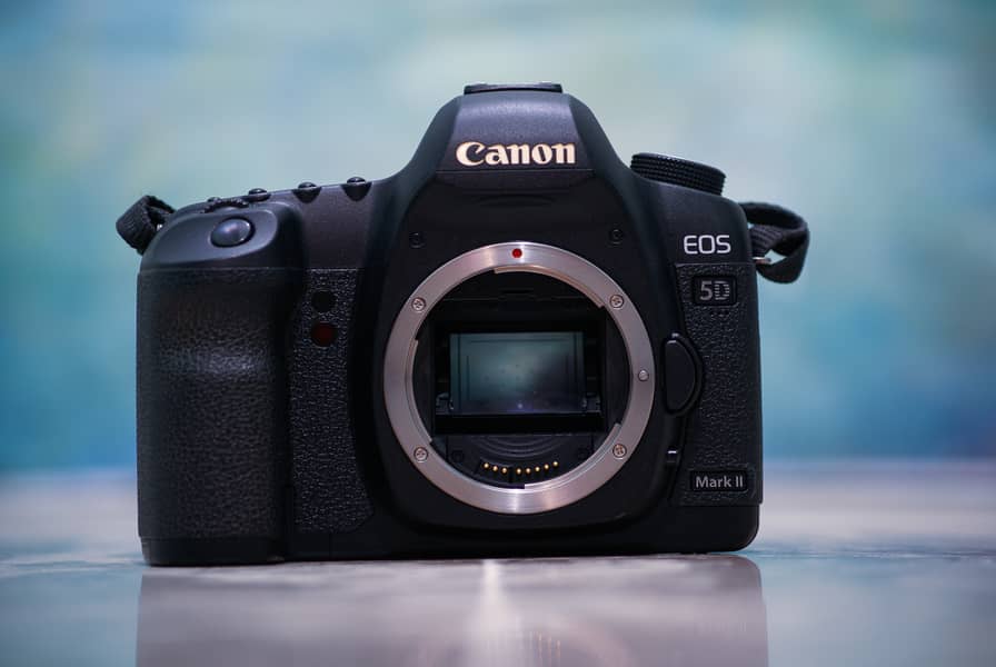 Canon EOS 5D Mark ii FullFrame 35mm Professional Studio DSLR Camera. 0