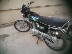 Honda 125 2023 model  watsapp no (03009299097) sim (03119900955)