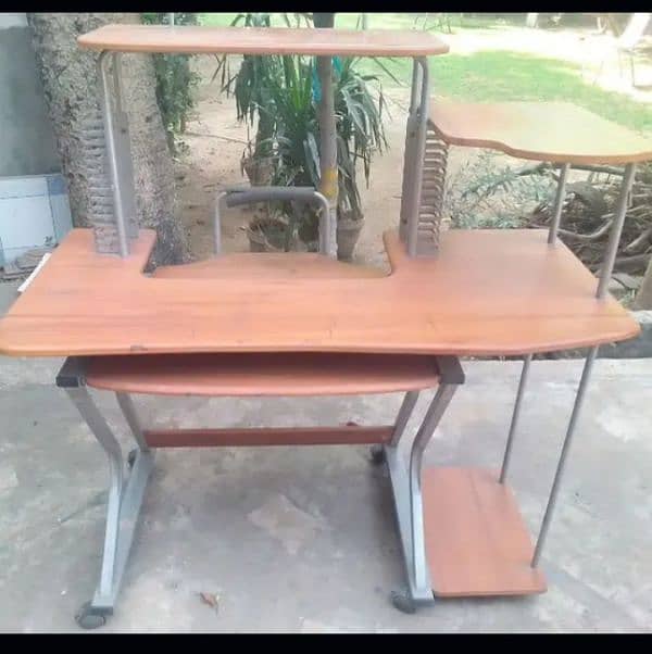 Computer table 0