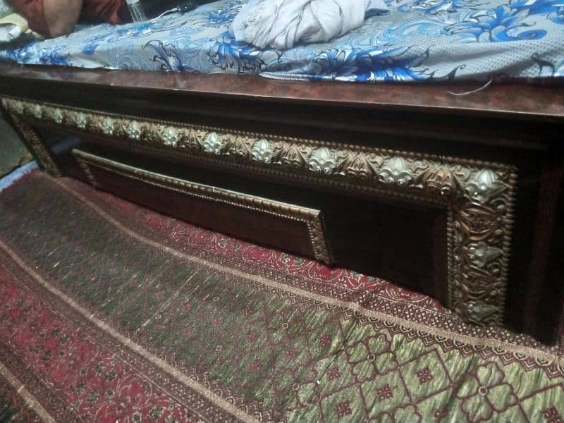 wooden bed 0