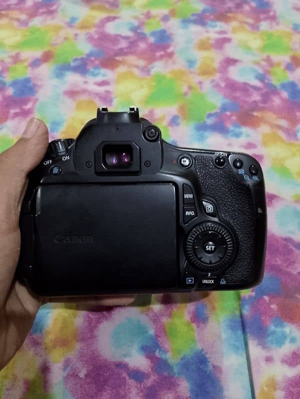 Canon eos 60d with lens, charger and battery. 0