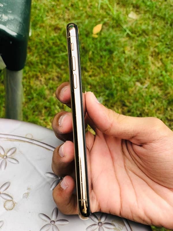 IPHONE XS GOLD CLOUR 1