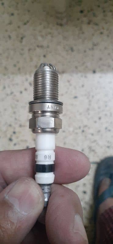 Bosch Spark plugs four Pin. 6