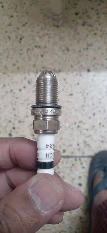 Bosch Spark plugs four Pin. 1