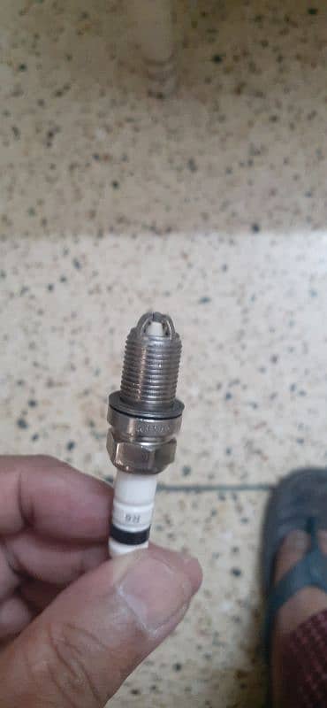 Bosch Spark plugs four Pin. 4