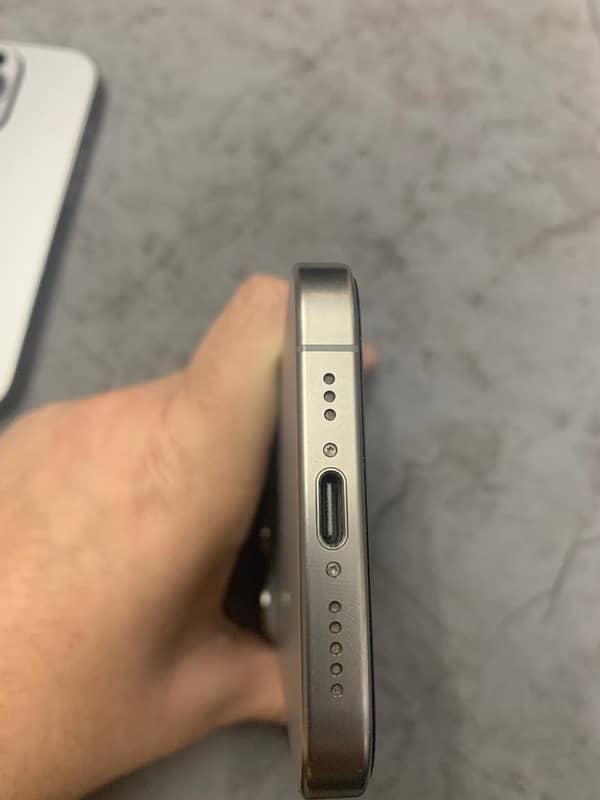 iphone 15 pro natural titanium 128Gb jv 3