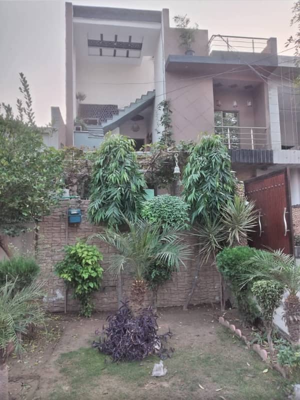 10 Marla Used House Vip New Type Double Storey Available For Sale Near Model Bazar Township College Road Lahore. 20