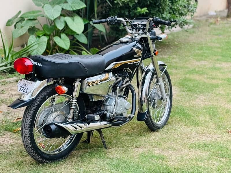 Honda CG 125 Special Edition 3