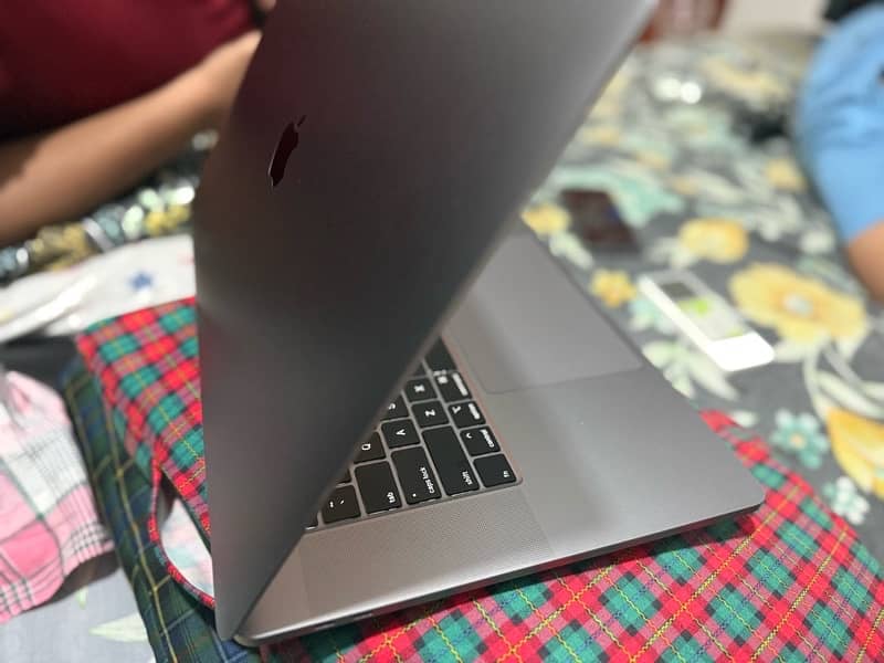 Macbook Pro 2019 Core i7 16 Inch 3