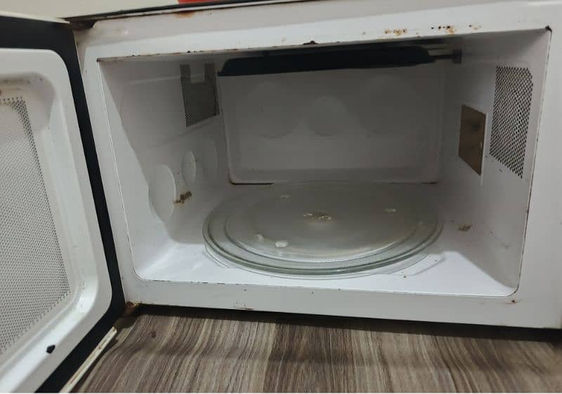 Dawlance Microwaves oven. . . 2