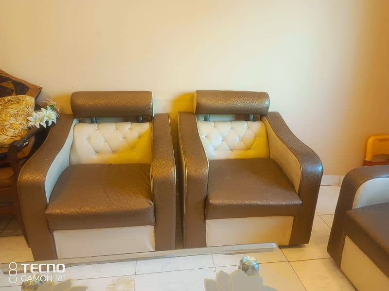 Urgent sale 7 seaters sofa 9/10 condition 0