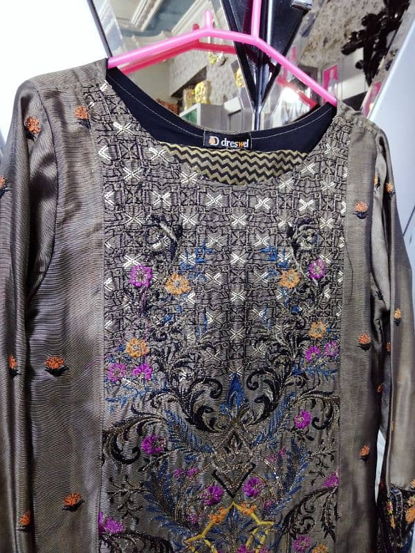 10/10 condition,full heavy embroidery shirt,banarsi trouser 1