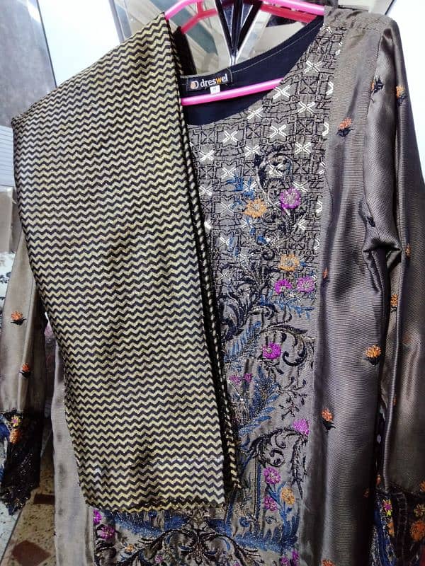 10/10 condition,full heavy embroidery shirt,banarsi trouser 2