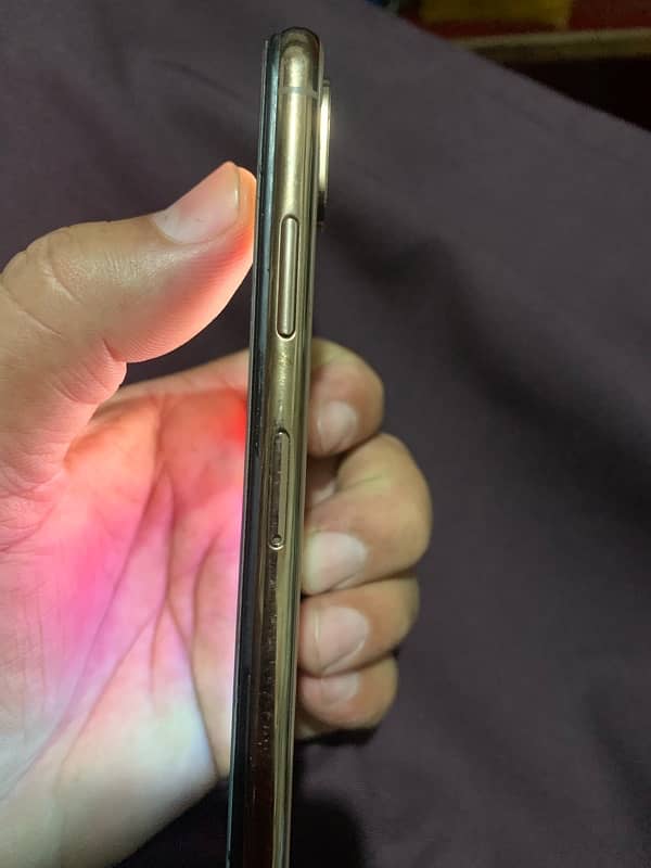 iphone xs Gold 64Gb Factory Unlock 3