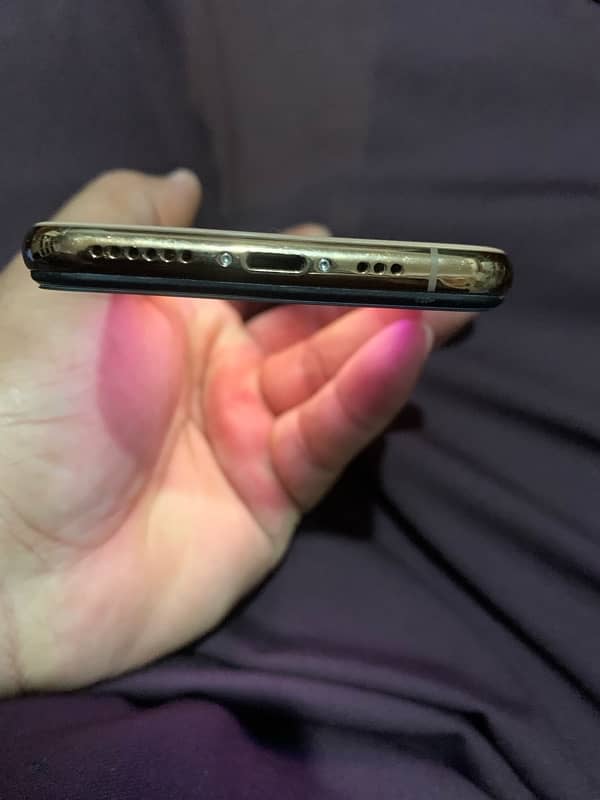 iphone xs Gold 64Gb Factory Unlock 5