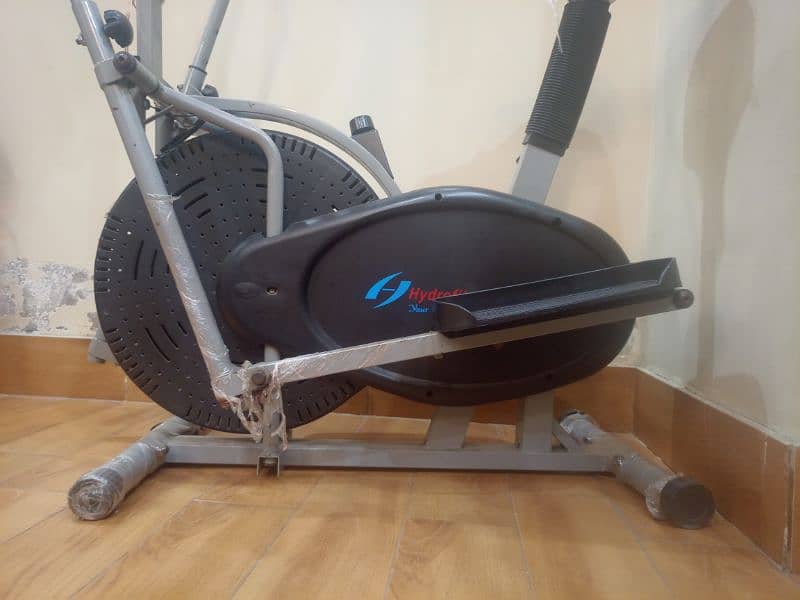 SLUMLINE SPINNING BIKE FITNESS MACHINE GYM EQUIPMENT 2