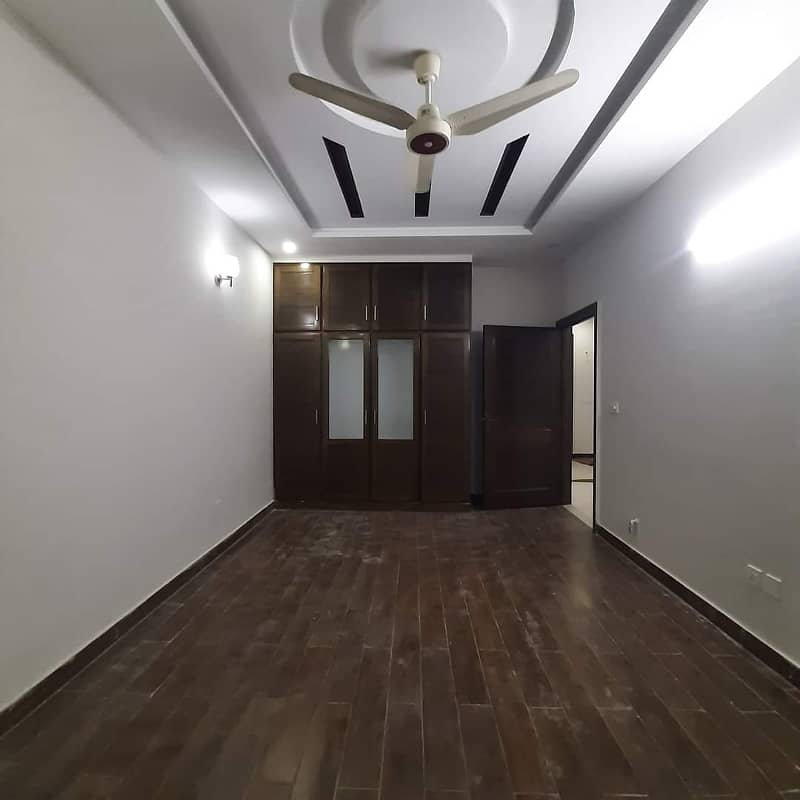 30*60 Double unit house for rent in G-13 5