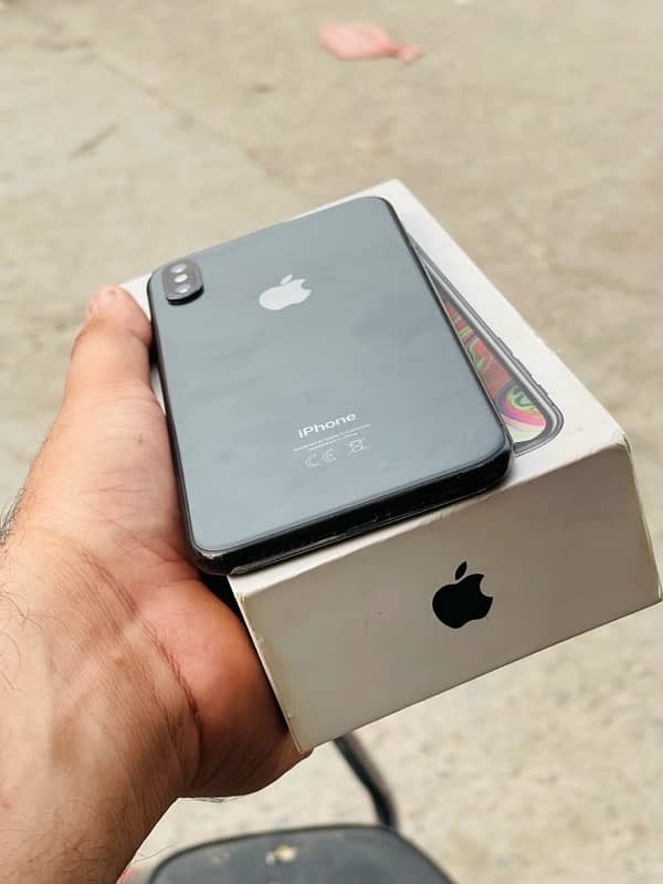 iPhone Xs Max 64GB With Box All Sim Still Work 0