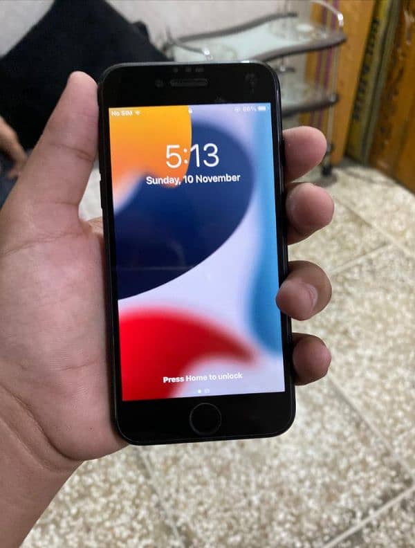 iPhone 7 pta approved for sale. with box & charger. 6