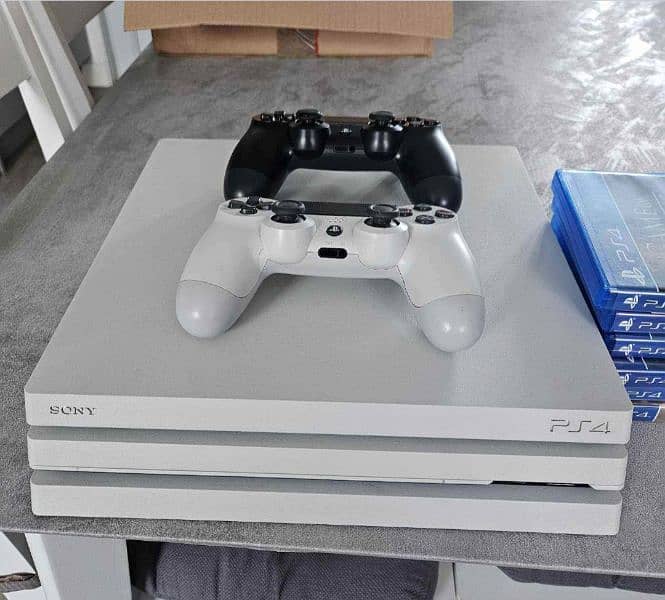 PS4 pro 1 TB in White with Two controller 1