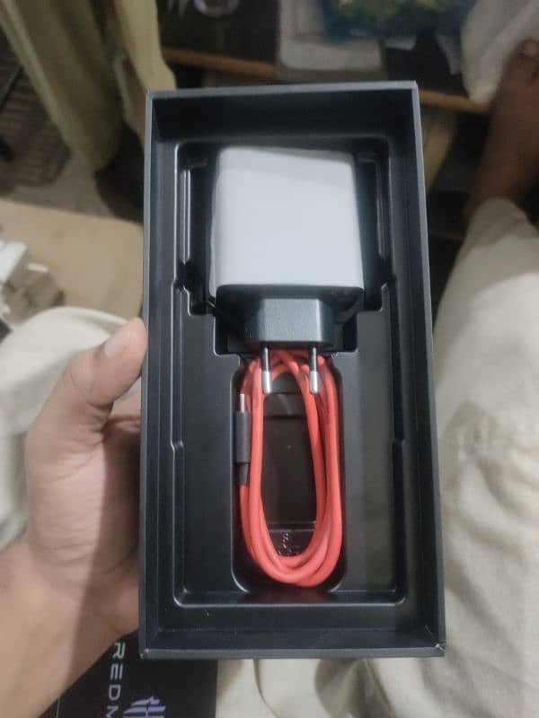 Red magic 9 pro 10/10 condition original charger and cable plus box 4