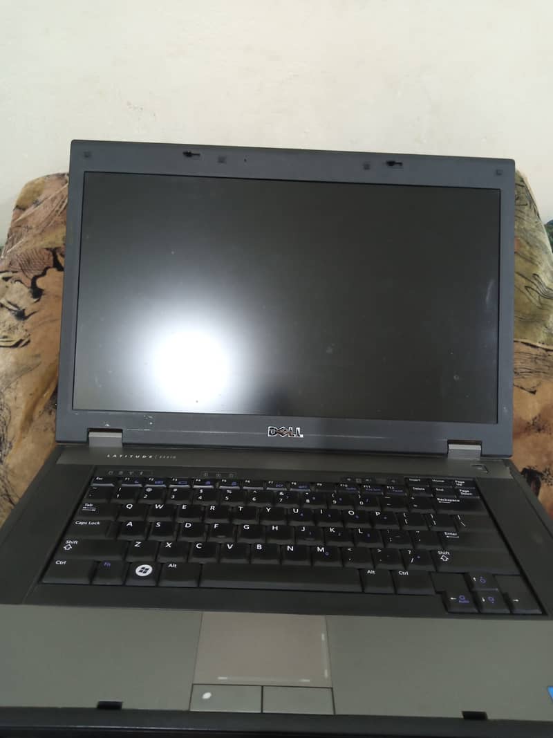 DELL Latitude E5510 Core i5 1st Generation 4GB Ram 300 15.6" display 0