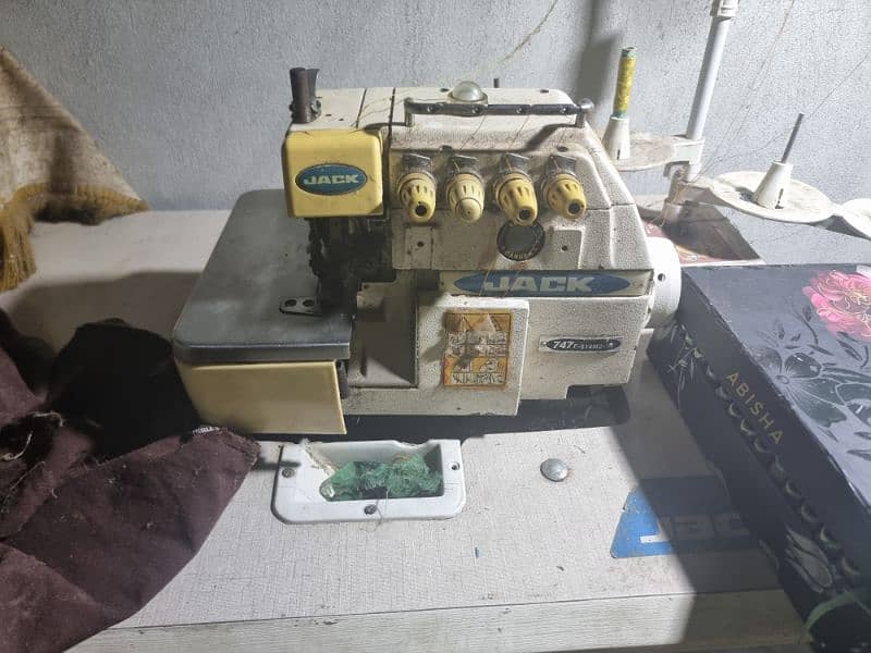 Overlock sewing machine 4