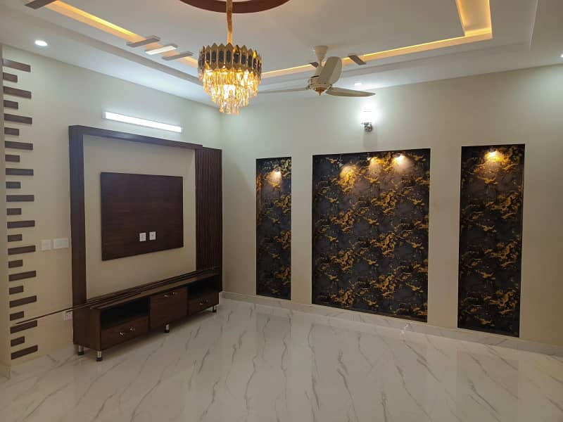 10 Marla House for Sale - D Block, TopCity-1, Islamabad 8