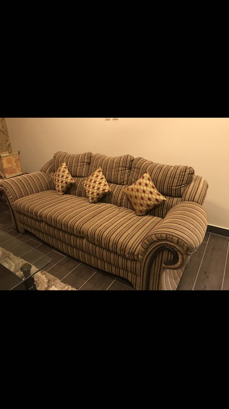 Drawing room sofas in solid wood 5