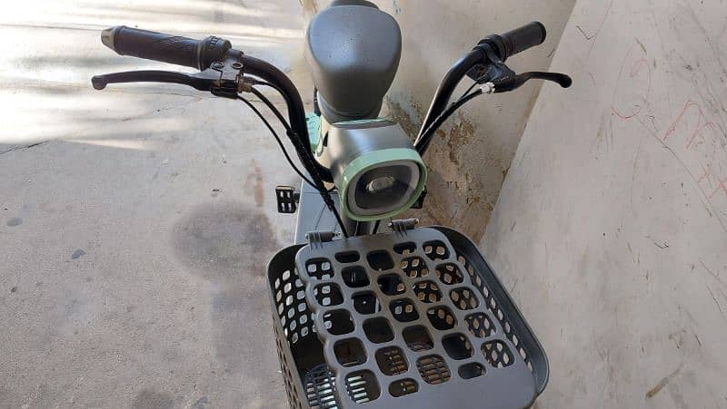 electric scooty self import from china with all assambly 4