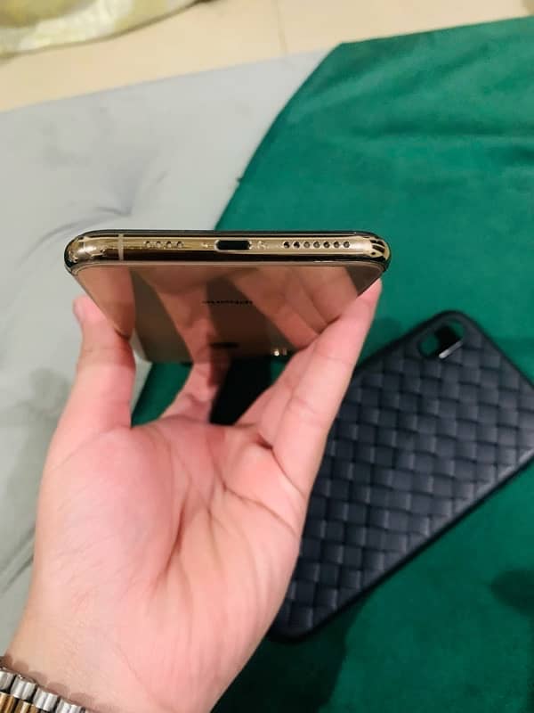 iphone xs max 4