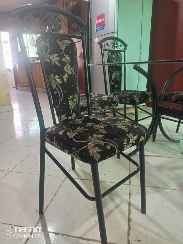 Urgent sale Dining table with 6 chairs 2