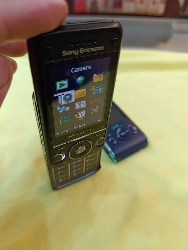 Sony Ericsson W760i 2