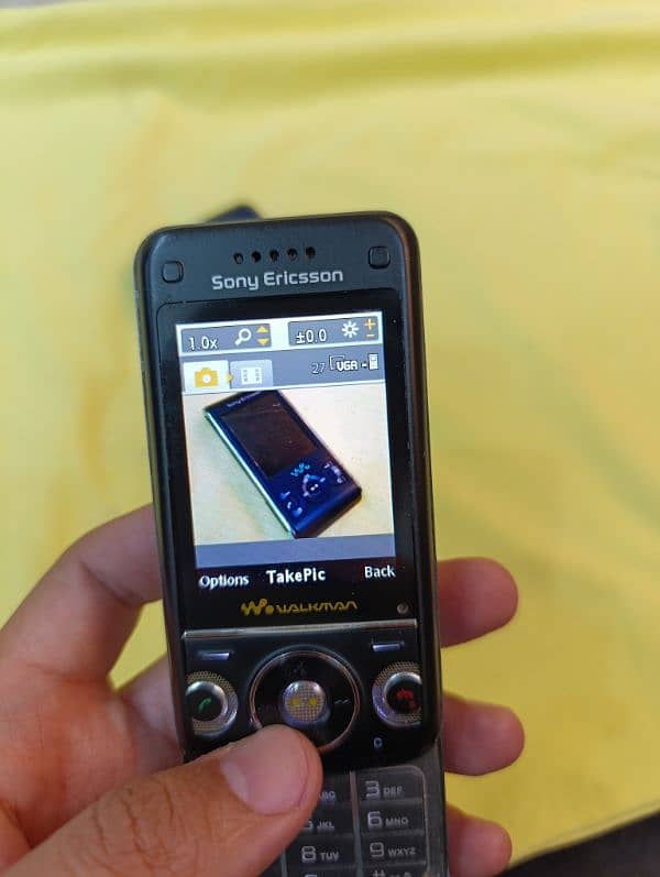 Sony Ericsson W760i 4