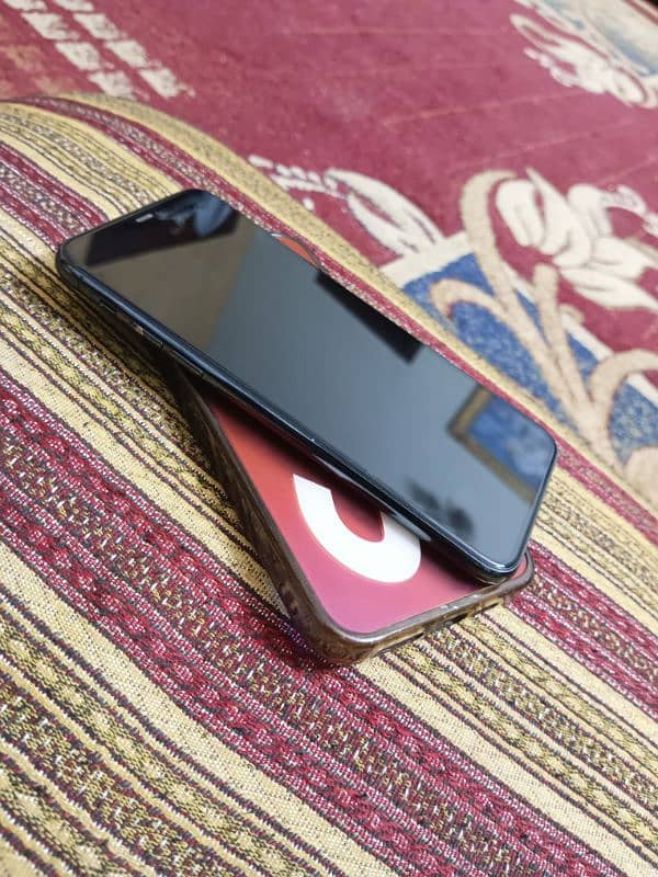 iphone 11 pro max 4