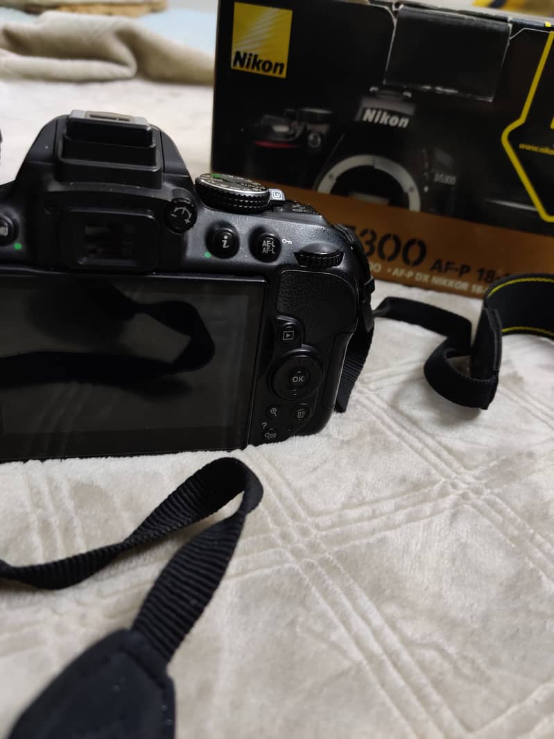 Nikon D5300 with Box 4