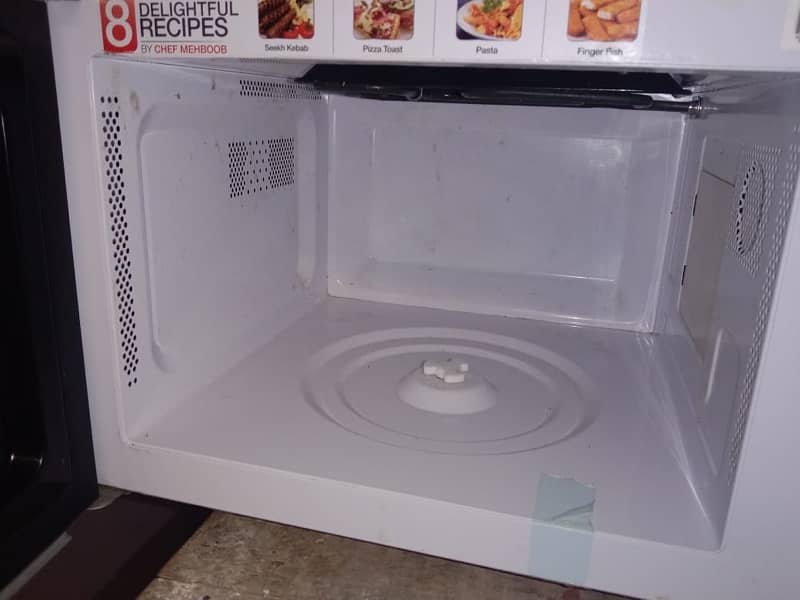 DAWLANCE MICROWAVE OVEN DW-393 GSS 2