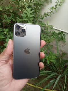 iphone 11 pro 64gb (2 month sim working)