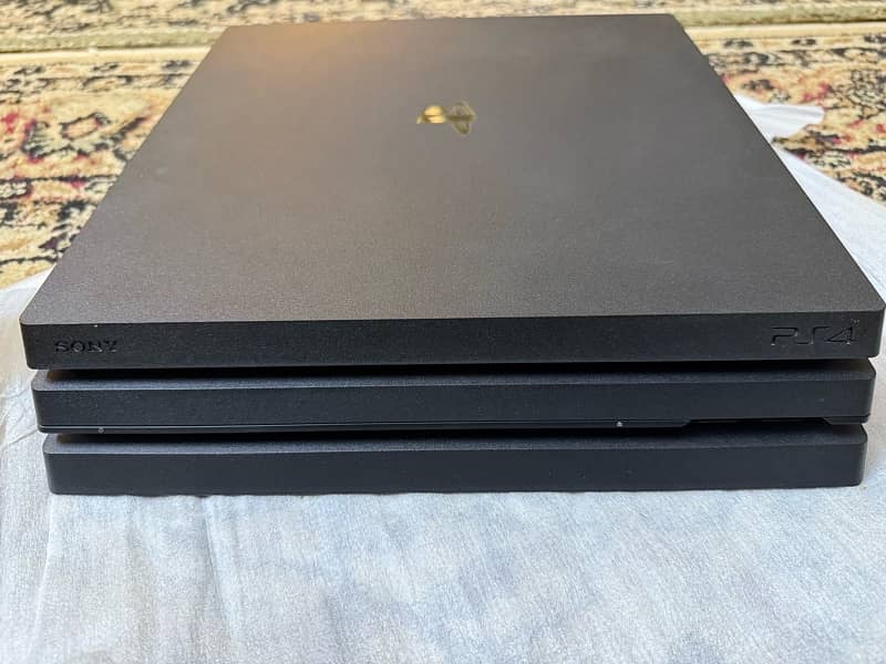 Playstation 4 pro with 2 controllers 6