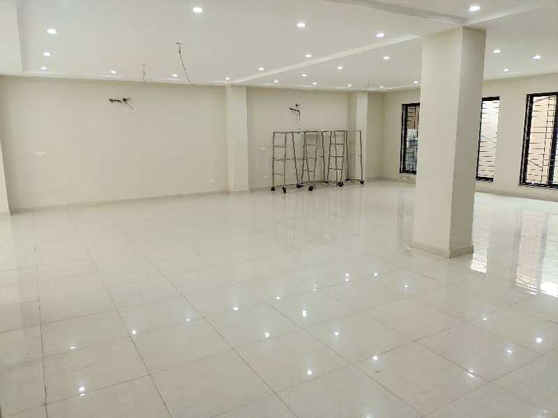 10 Marla Brand New Ground Floor Hall Available For Rent Near Shoukat Khanam Hospital 4