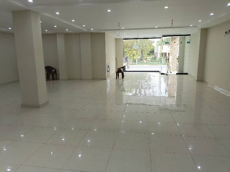 10 Marla Brand New Ground Floor Hall Available For Rent Near Shoukat Khanam Hospital 6