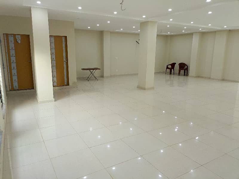 10 Marla Brand New Ground Floor Hall Available For Rent Near Shoukat Khanam Hospital 7