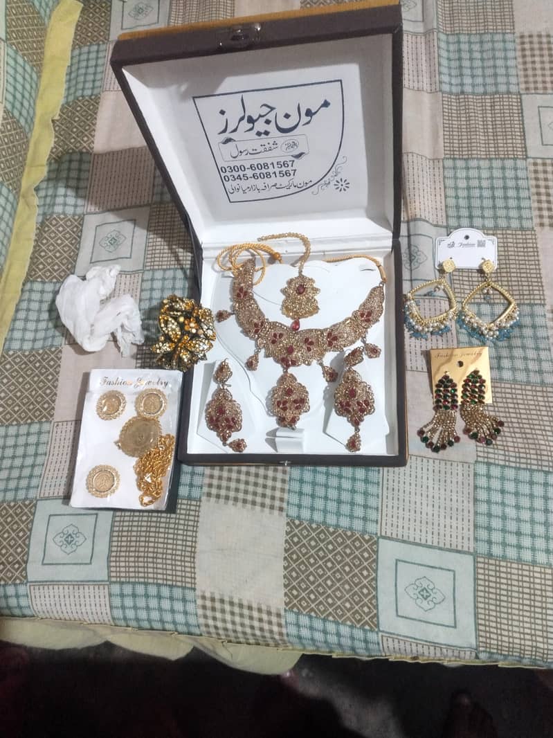 Artificial Jewelry For Sale. 0