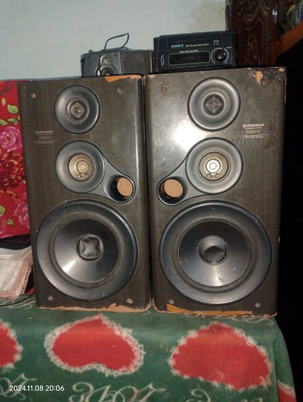 Pioneer Speaker 0