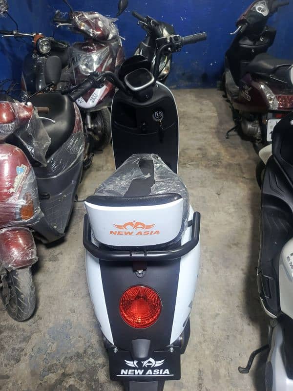 united 100cc scooties 49cc japanese scooties contact at 03004142432 11