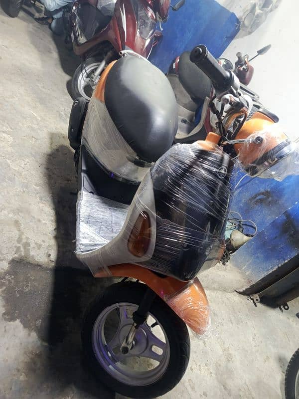 united 100cc scooties 49cc japanese scooties contact at 03004142432 15