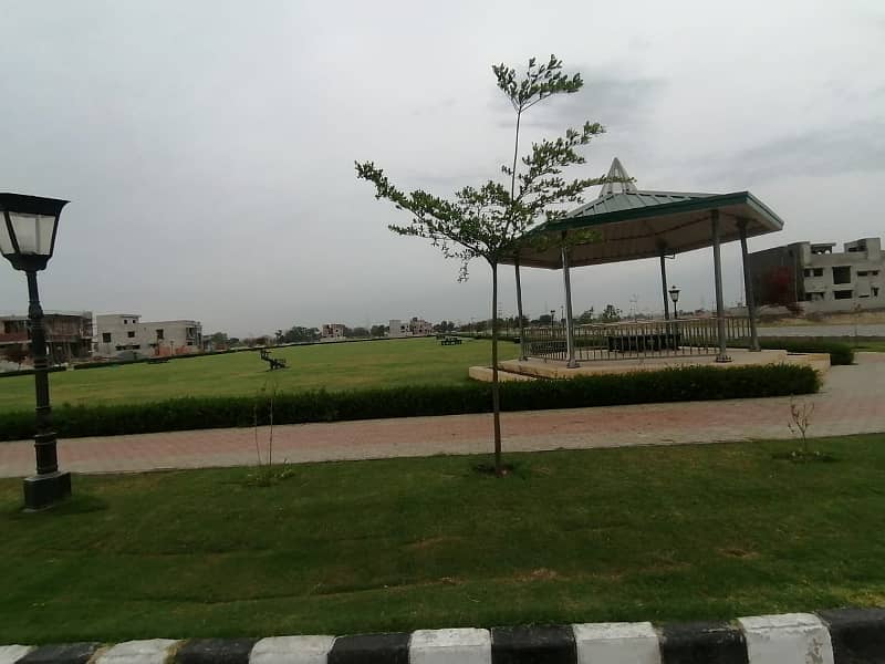 Exclusive Opportunity: 1 Kanal Plot in Golf Estate 2, Lake City Lahore Sector M 4 Finest Neighborhood 0