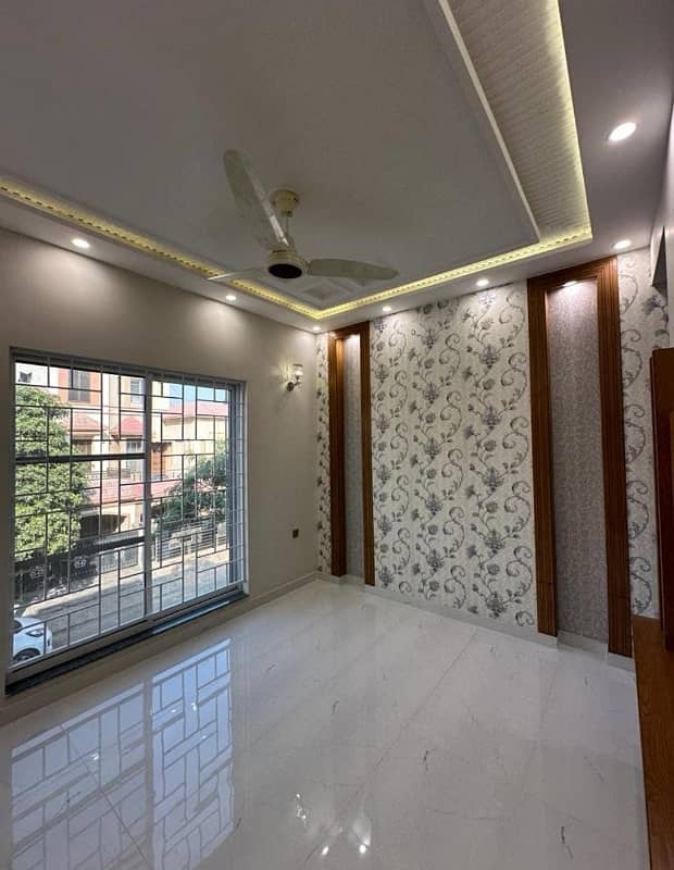 we are offering a 5 marla upper portion available for rent in bb block bahria town Lahore 1