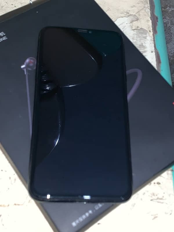 I phone 11pro MAX Non pta 256 GB factory unlocked 4